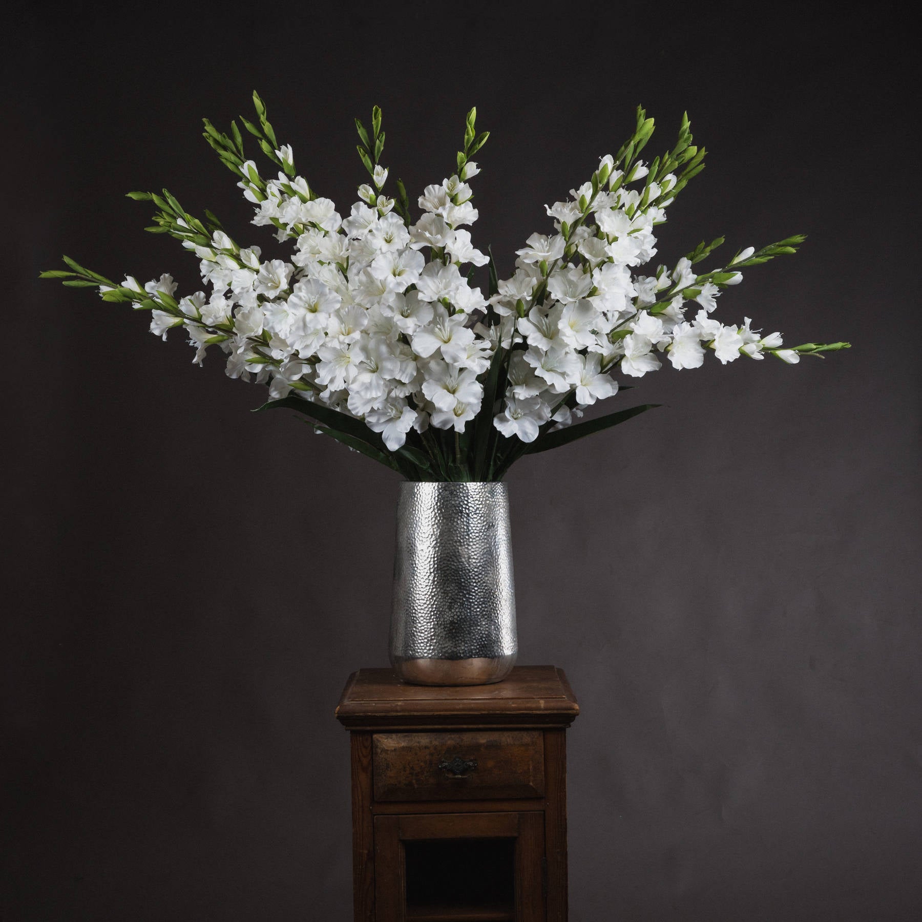 Reposing V White Gladioli