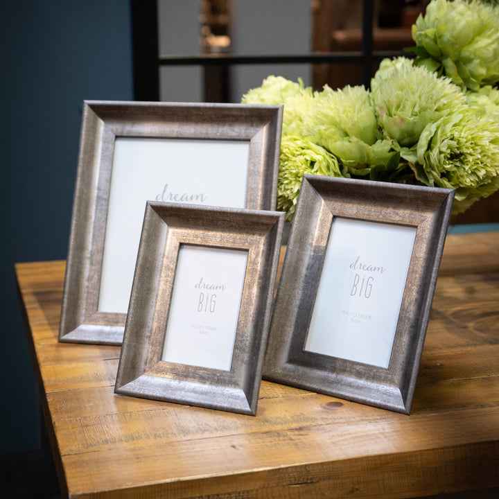 Convex Matt Silver 4X6 Frame - Reposing