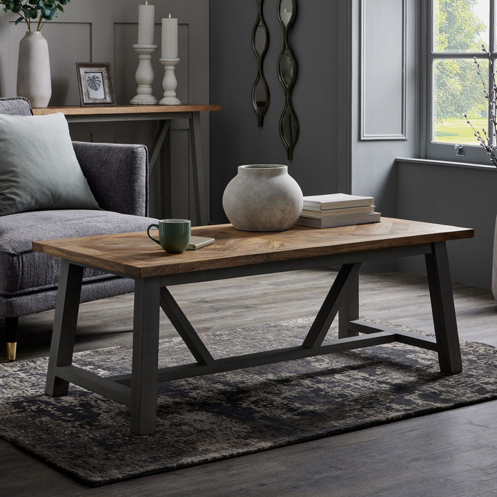 Darcy Stone Planter - Reposing