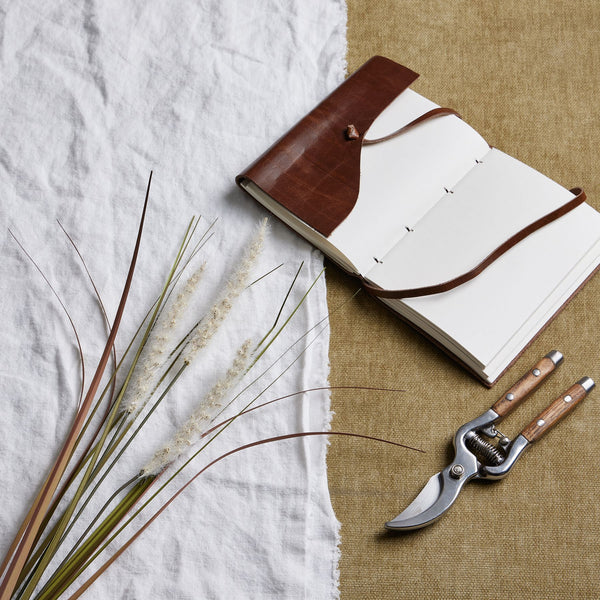 Cream Triple Grass Stem - Reposing